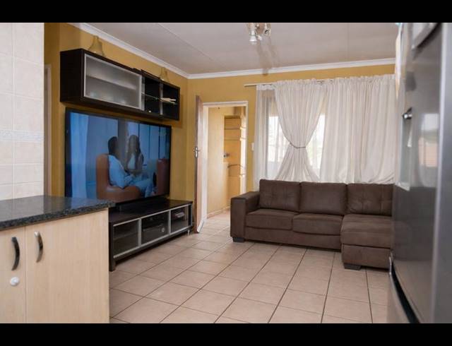 2 BEDROOM TOWNHOUSE FOR SALE IN MEREDALE